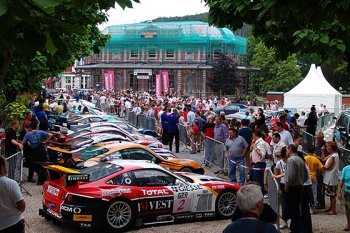 The activities at Spa actually got underway yesterday, with a parade down to the historic town of Spa. An autograph session and the traditional group photo took place before the the cars paraded back up to the circuit, in front of large crowds of of enthusiastic spectators who lined the town's roads.