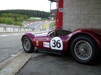 The warm weather heralds the renewal of the duel between Maserati drivers and their eternal rivals from Ferrari as this weekend sees the start of the Shell Ferrari-Maserati Historic Challenge