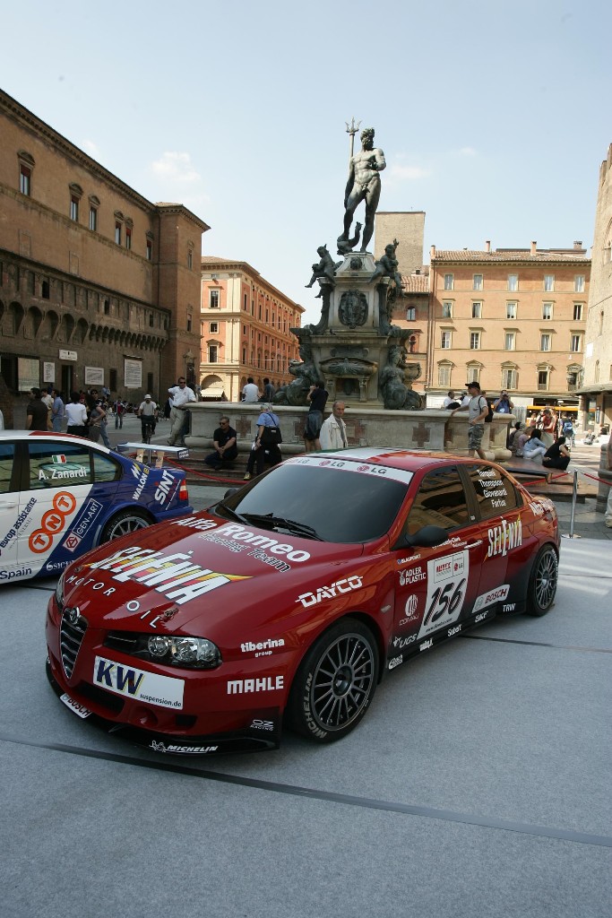 Bolognas Piazza Maggiore was a hub of activity yesterday as the FIA WTCC came to town. Ahead of rounds 7 and 8 of the championship (on Sunday in Imola) fans got to see the cars close up as well as meet some of the drivers. These included Italian aces Alessandro Zanardi, Nicola Larini, and Fabrizio Giovanardi, as well as reigning FIA ETCC champion Andy Priaulx and the Austrian driver Sascha Plderl. The autograph session was more than an hour long to ensure that as many people as possible could enjoy the rare opportunity.