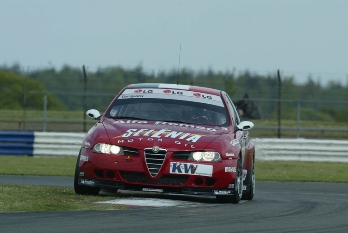 In an incredibly exciting qualifying session it was Alfa Romeo Racing Team driver Gabriele Tarquini who set the fastest lap time, an amazing 1:25.639 which is a new lap record for S2000 touring cars, with the field being so close that only 0.9 seconds separated  the  fastest  twelve  drivers