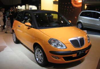 LANCIA YPSILON MOMO DESIGN