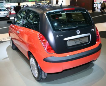 LANCIA YPSILON MOMO DESIGN