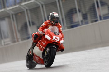 DUCATI DESMOSEDICI GP6