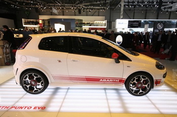 New Fiat Grande Punto Abarth to buzz into Geneva