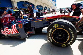 TORO ROSSO FERRARI - TURISH GRAND PRIX QUALIFYING SESSION 2010