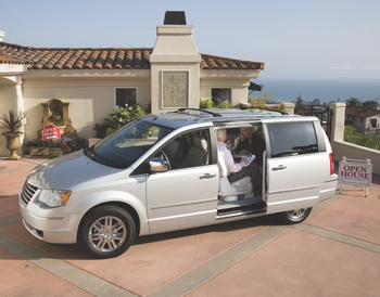 CHRYSLER TOWN & COUNTRY 2008