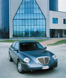 click here to view this Lancia Thesis image in high resolution