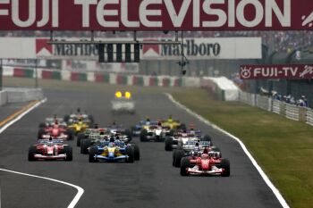 Rubens Barrichello leads the field down to the first corner at the green light