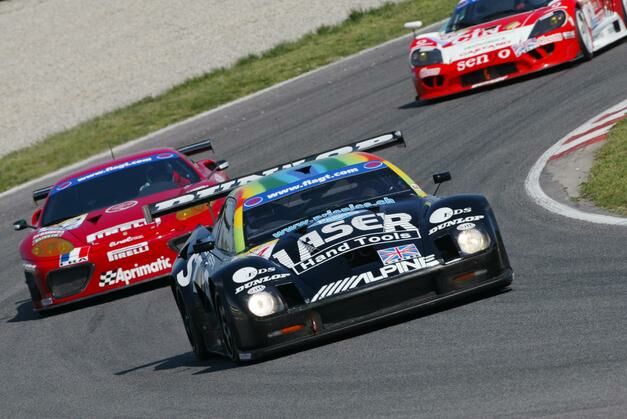 the pole winning Lister Storm of Jamie-Campbell Walter leads one of the JMB Racing N-GT Ferrari 360's