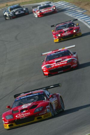 The no9 JMB Racing Ferrari 575GTC leads the no22 BMS Ferrari and its sister no10 575GTC at Estoril