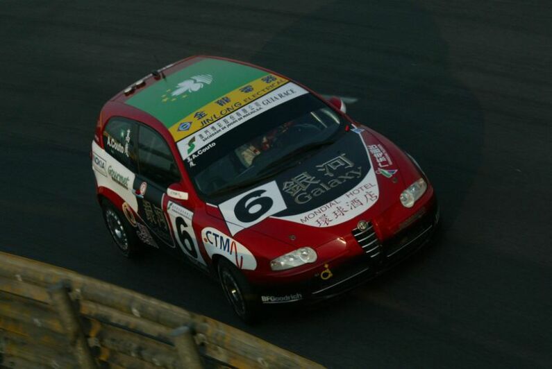 Andre Couto on his way to pole position at Macau in the Alfa Romeo 147