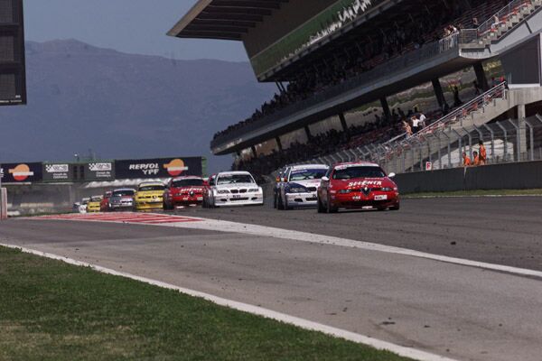 Gabriele Tarquini leads the field away from the grid in race one