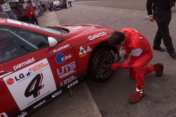 A mechanic working on Gabriele Tarquini's Alfa Romeo 156GTA during testing for next week's Spa round of the FIA ETCC