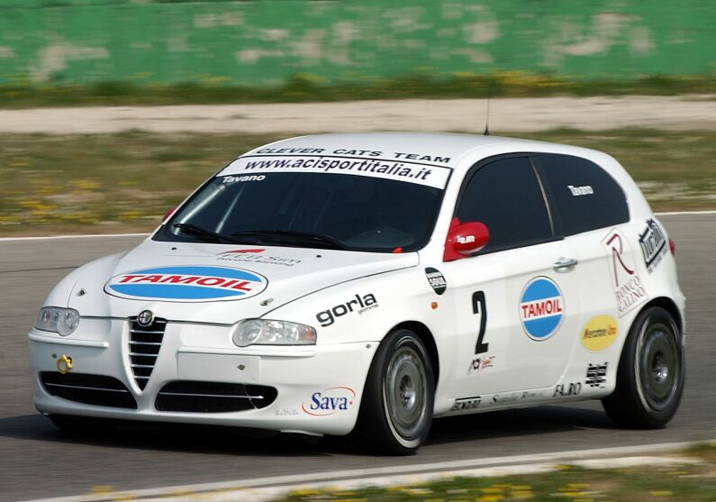 Salvatore Tavano on his way to the 2003 Italian Super Production title in his Clever Cats Alfa Romeo 147