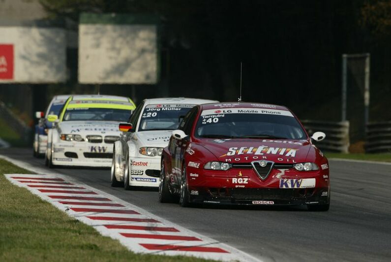 Title action: Gabriele Tarquini leads Jorg Muller