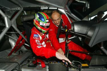 Gabriele Tarquini offers advice to Phil Bastiaans