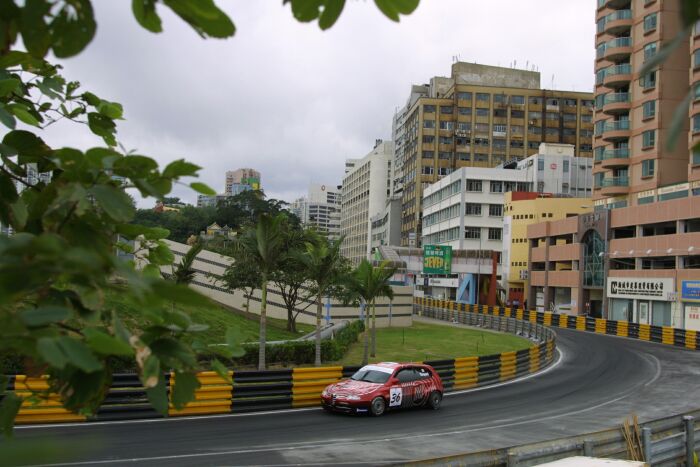 Gabriele Tarquini in his Nordauto Alfa 147 Cup at the 2002 Macau Touring Car race